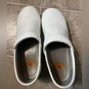 White Dansko XP Non-Slip Clogs- Size 40